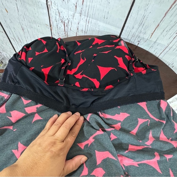 MAGIC SUIT tiered Black and Red Patterned Women's swimsuit Top in size 16 EUC - Picture 12 of 13